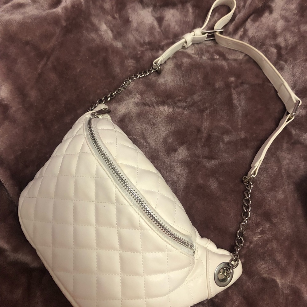 White fanny/purse